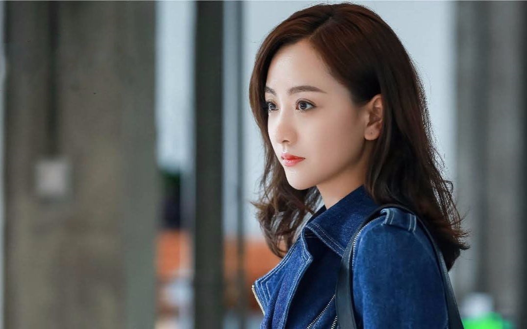 Dương Dung lộ ảnh đang thân mật bên người đàn ông lạ mặt