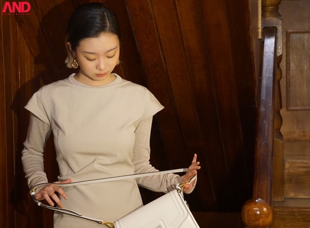 Nữ chính “Itaewon Class” Kim Da Mi vừa xinh vừa ngầu trong bộ ảnh mới