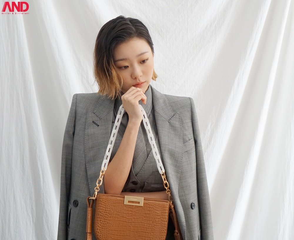 Nữ chính “Itaewon Class” Kim Da Mi vừa xinh vừa ngầu trong bộ ảnh mới