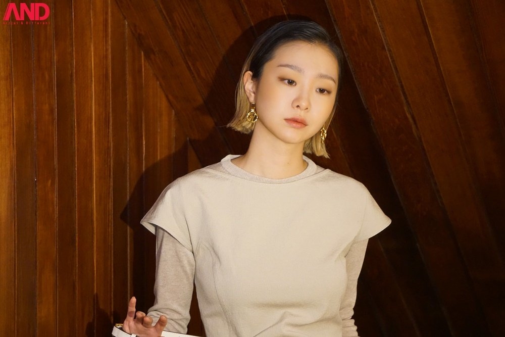 Nữ chính “Itaewon Class” Kim Da Mi vừa xinh vừa ngầu trong bộ ảnh mới