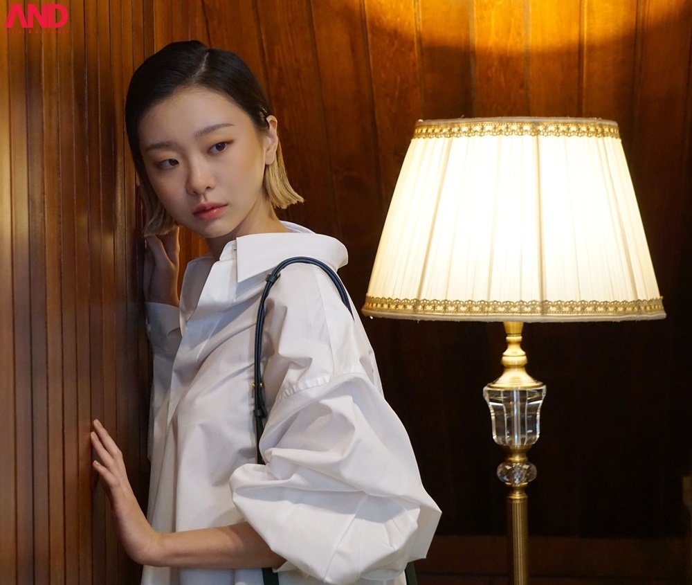 Nữ chính “Itaewon Class” Kim Da Mi vừa xinh vừa ngầu trong bộ ảnh mới