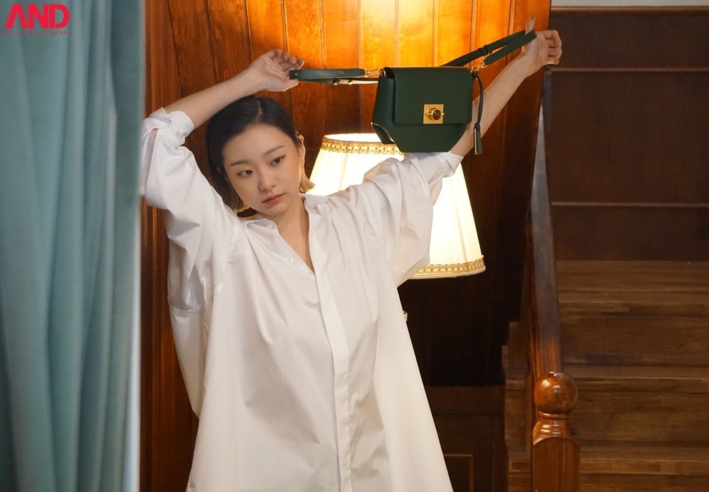 Nữ chính “Itaewon Class” Kim Da Mi vừa xinh vừa ngầu trong bộ ảnh mới