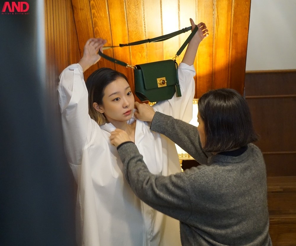 Nữ chính “Itaewon Class” Kim Da Mi vừa xinh vừa ngầu trong bộ ảnh mới