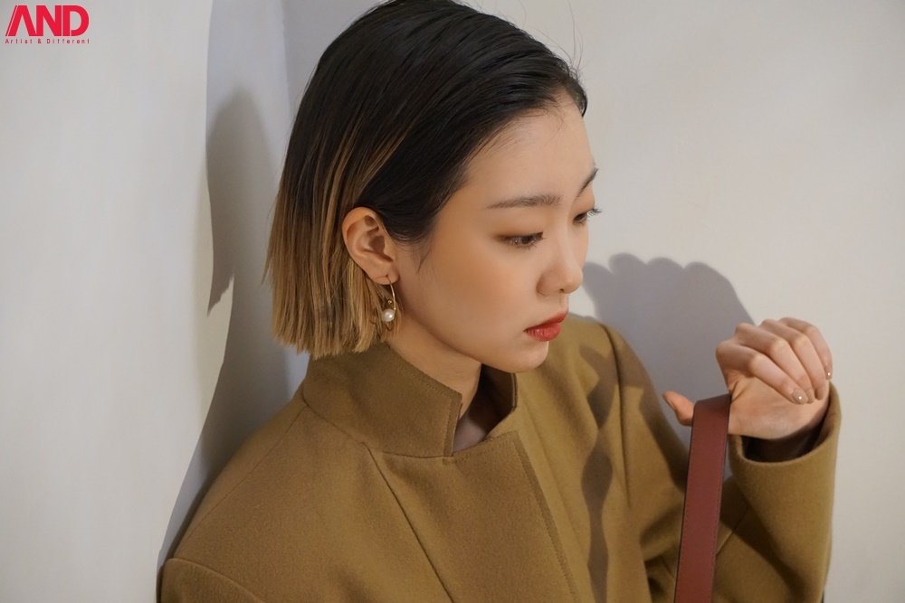 Nữ chính “Itaewon Class” Kim Da Mi vừa xinh vừa ngầu trong bộ ảnh mới