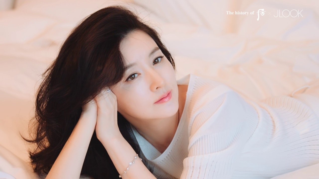 Song Hye Kyo và bí quyết sau làn da mịn màng của các nữ thần xứ Hàn