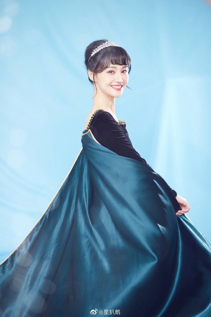 Trịnh Sảng hóa công chúa Anna của Frozen đốn tim netizen