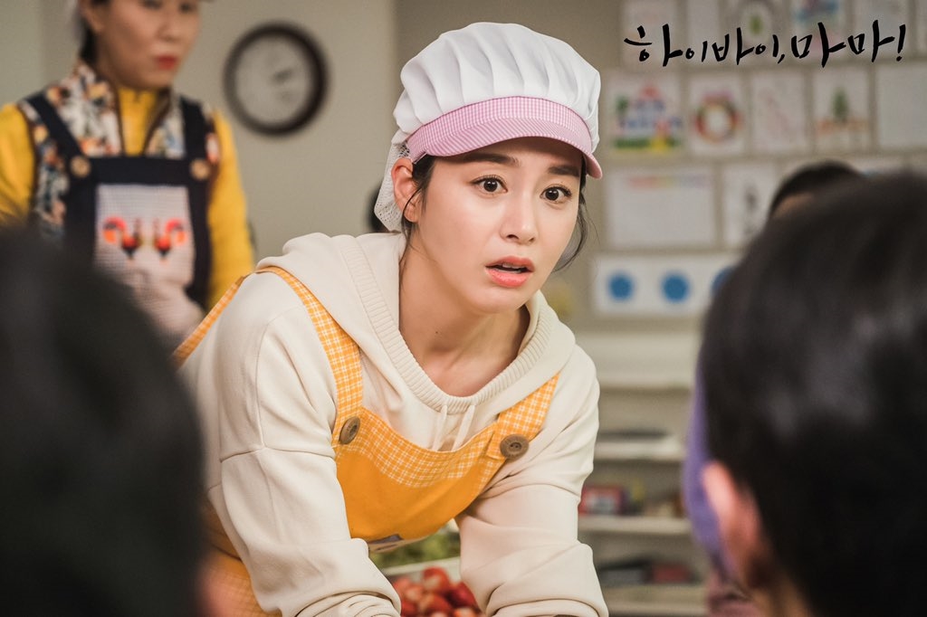 Kim Tae Hee gây tò mò trong hình ảnh mới của 'Hi Bye Mama'