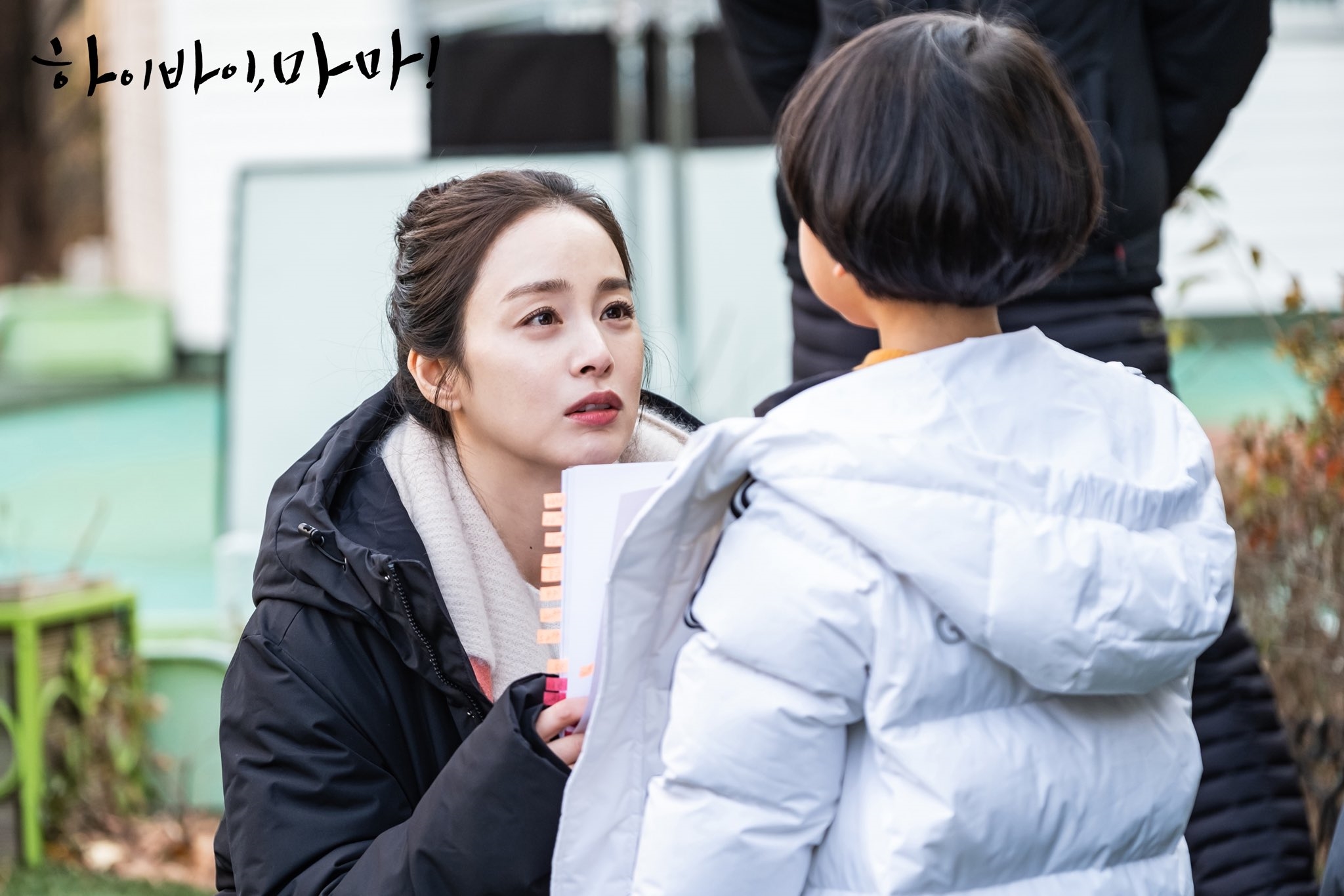 Kim Tae Hee gây tò mò trong hình ảnh mới của 'Hi Bye Mama'