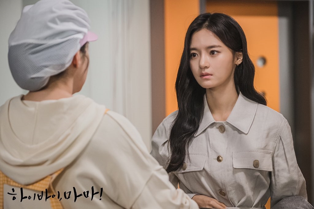 Kim Tae Hee gây tò mò trong hình ảnh mới của 'Hi Bye Mama'