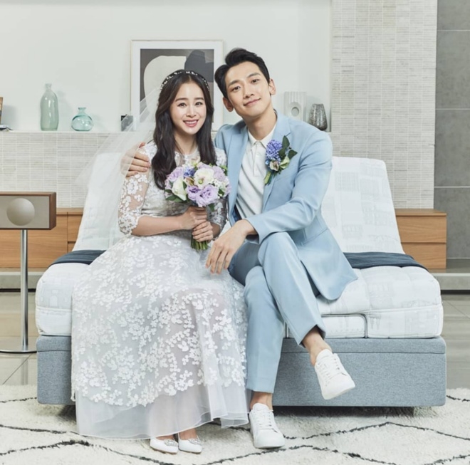 Kim Tae Hee bất ngờ mặc váy cưới cực đẹp sau 3 năm kết hôn