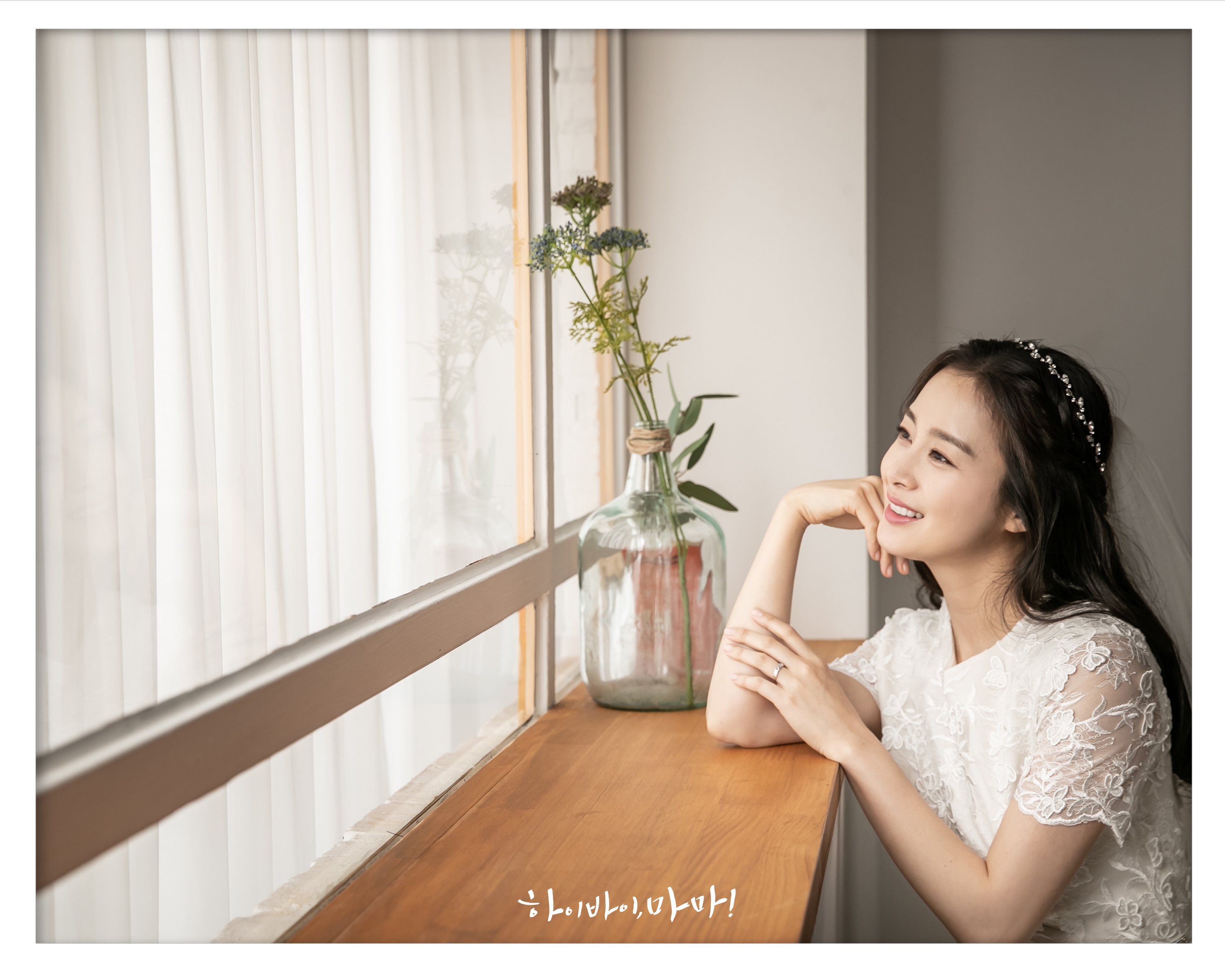 Kim Tae Hee bất ngờ mặc váy cưới cực đẹp sau 3 năm kết hôn