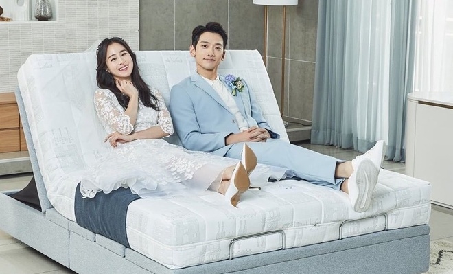 Kim Tae Hee bất ngờ mặc váy cưới cực đẹp sau 3 năm kết hôn