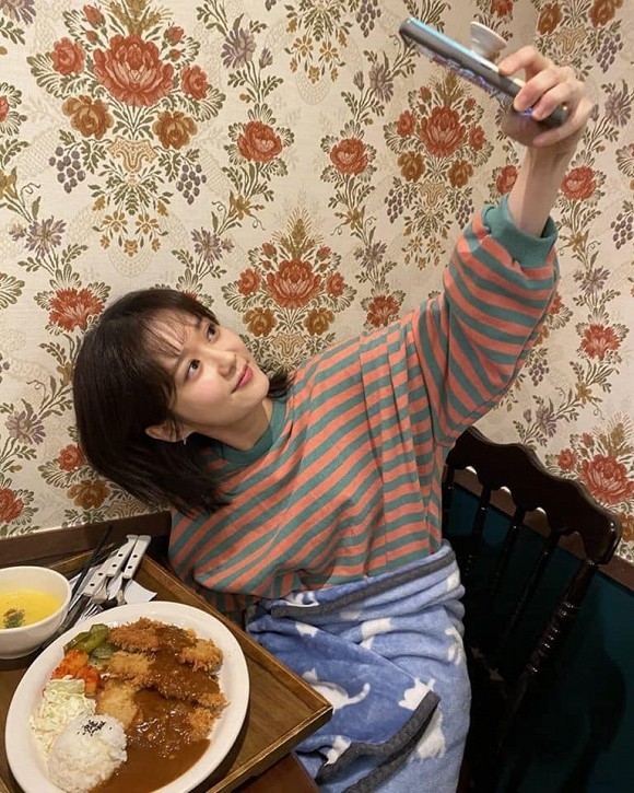 Jang Na Ra trẻ như gái đôi mươi sau khi cắt tóc ngắn