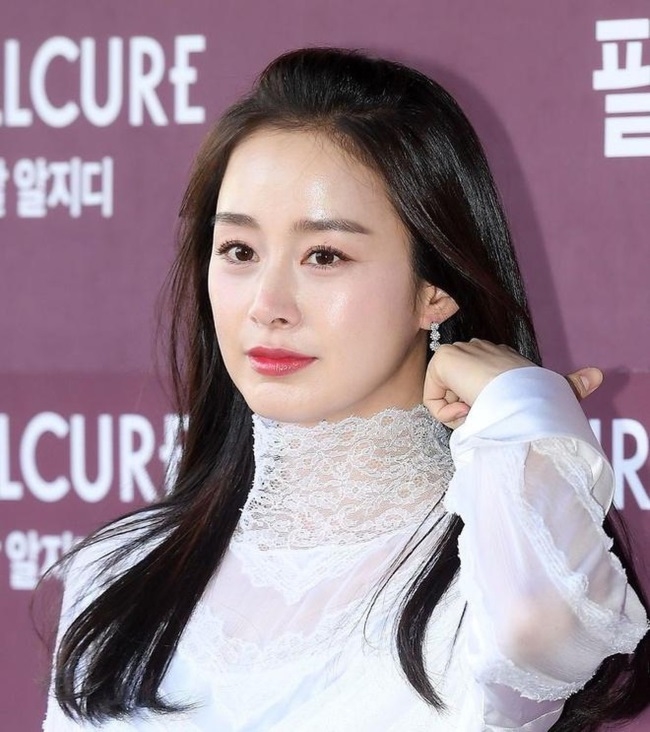 Lưu Diệc Phi, Song Hye Kyo... và nữ thần đẹp nhất của Hoa - Hàn