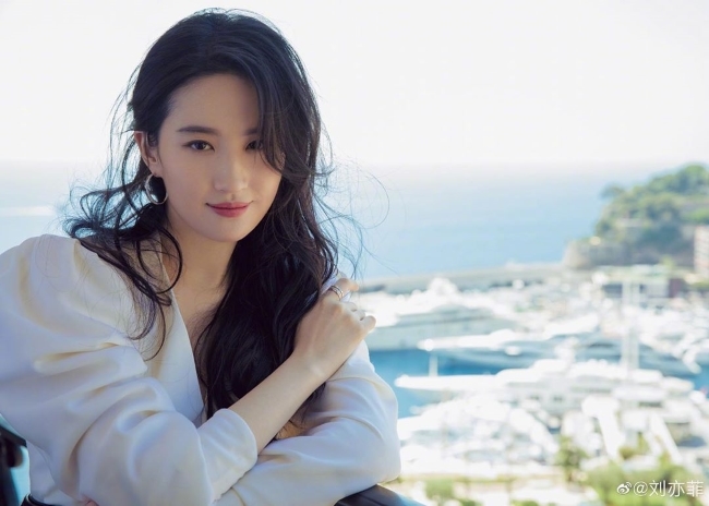 Lưu Diệc Phi, Song Hye Kyo... và nữ thần đẹp nhất của Hoa - Hàn