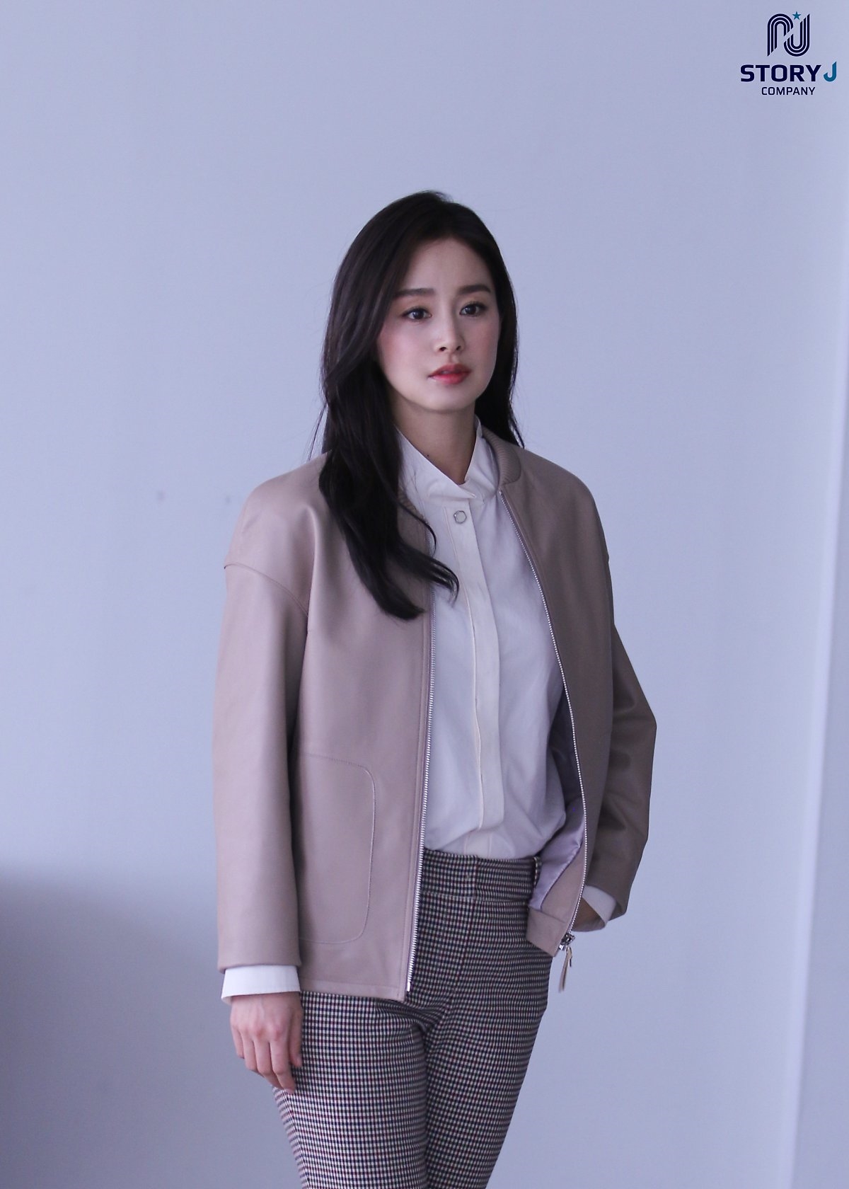 Kim Tae Hee tung bộ ảnh quảng cáo mới cực thanh lịch, duyên dáng