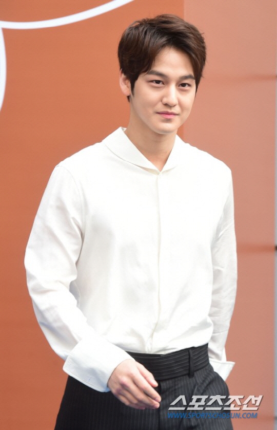 Kim Bum chính thức xuất ngũ sau 2 năm làm nhân viên cộng đồng