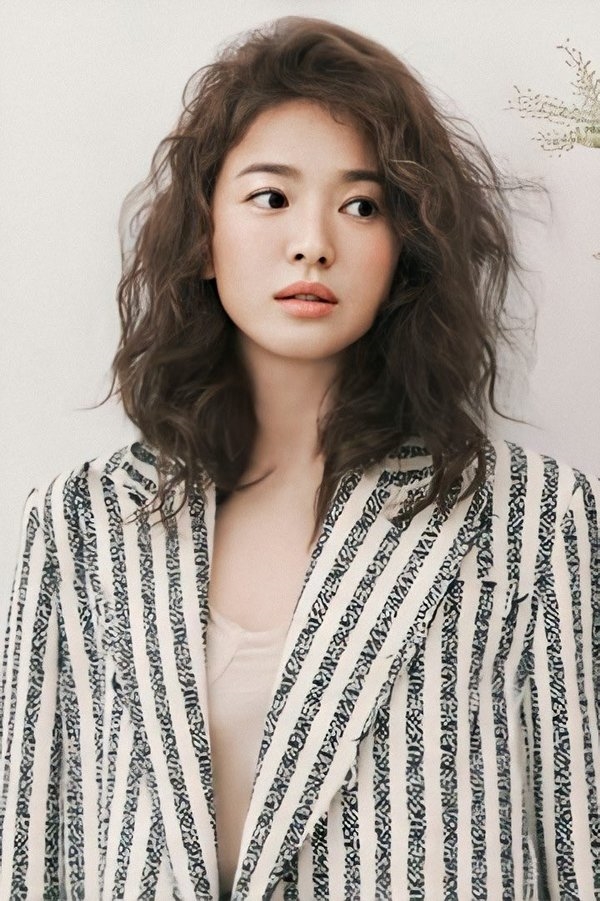 Song Hye Kyo tinh tế tái xuất trở lại sau 2 tuần tự cách ly