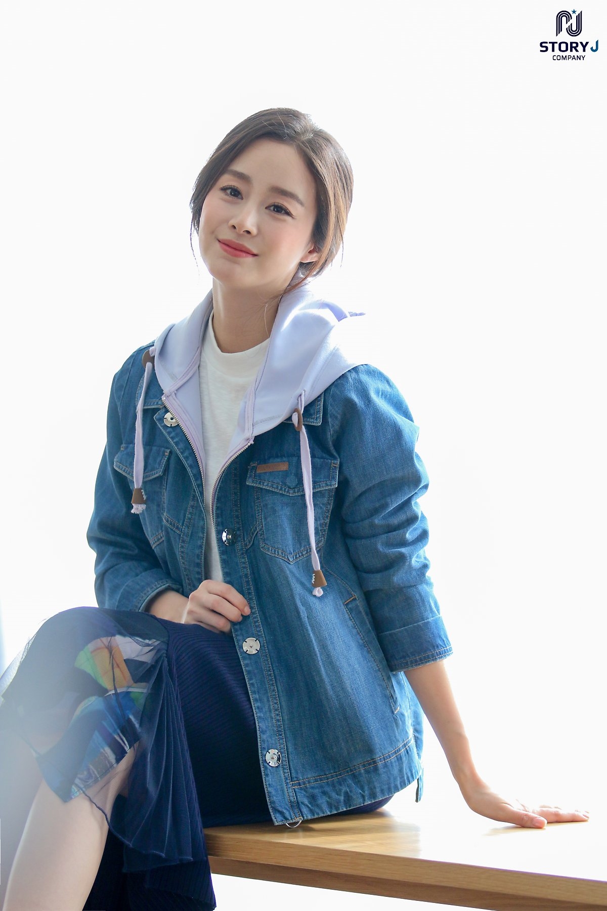 Kim Tae Hee tung bộ ảnh quảng cáo mới cực thanh lịch, duyên dáng