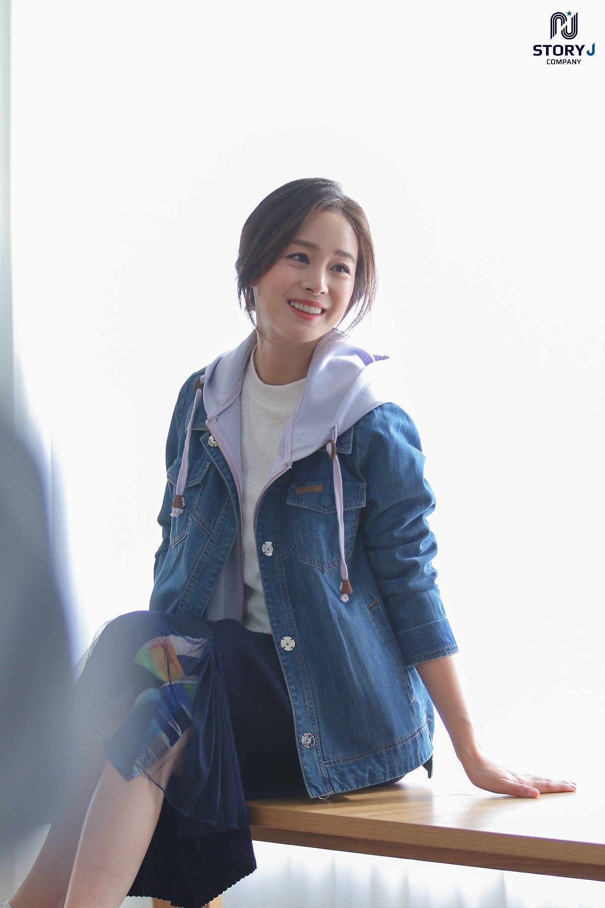 Kim Tae Hee tung bộ ảnh quảng cáo mới cực thanh lịch, duyên dáng