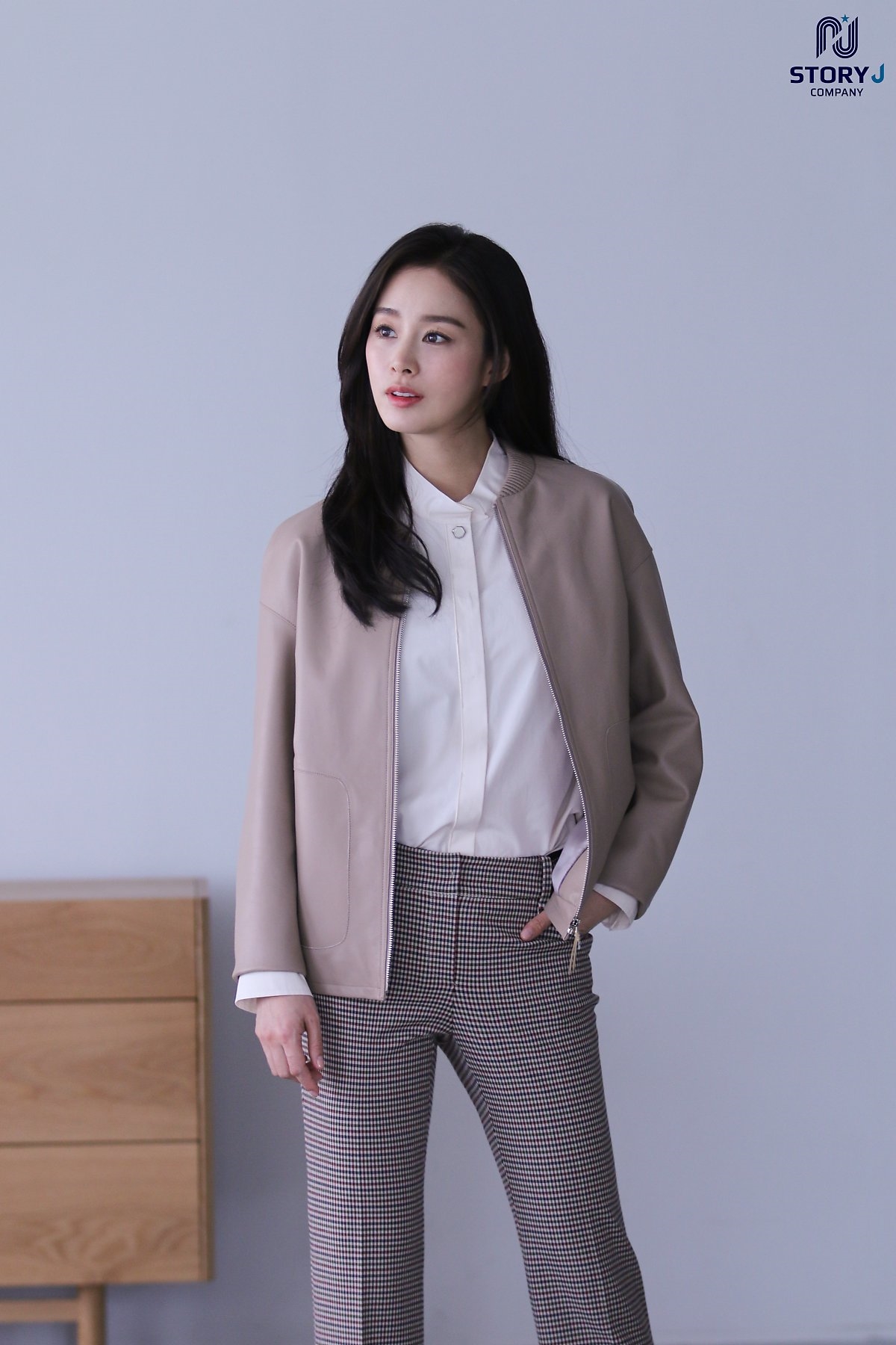 Kim Tae Hee tung bộ ảnh quảng cáo mới cực thanh lịch, duyên dáng