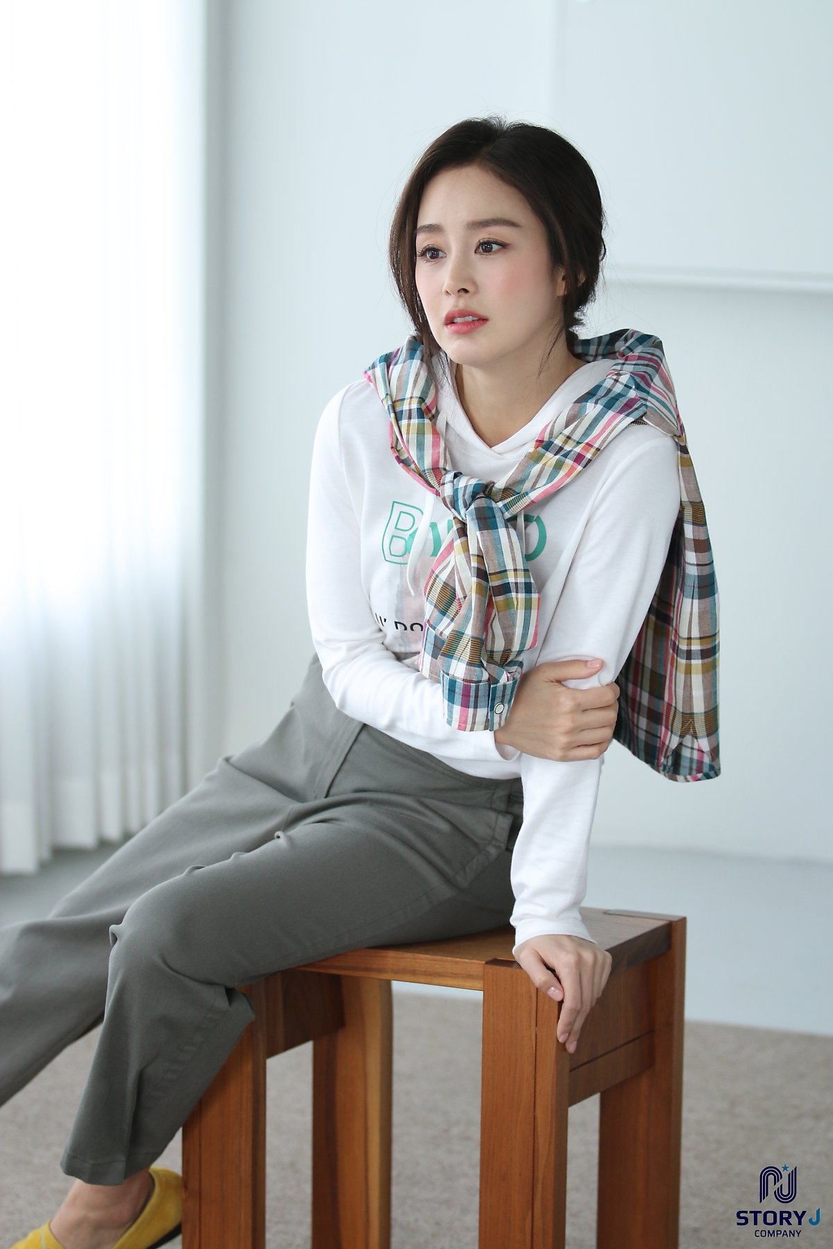 Kim Tae Hee tung bộ ảnh quảng cáo mới cực thanh lịch, duyên dáng