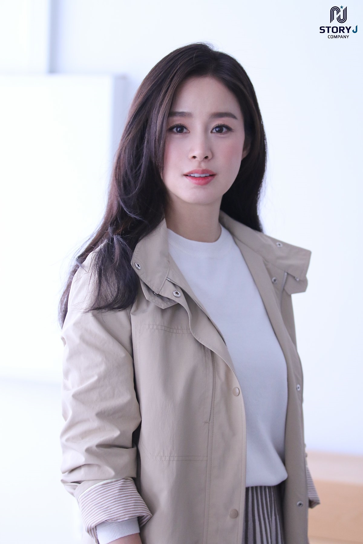 Kim Tae Hee tung bộ ảnh quảng cáo mới cực thanh lịch, duyên dáng