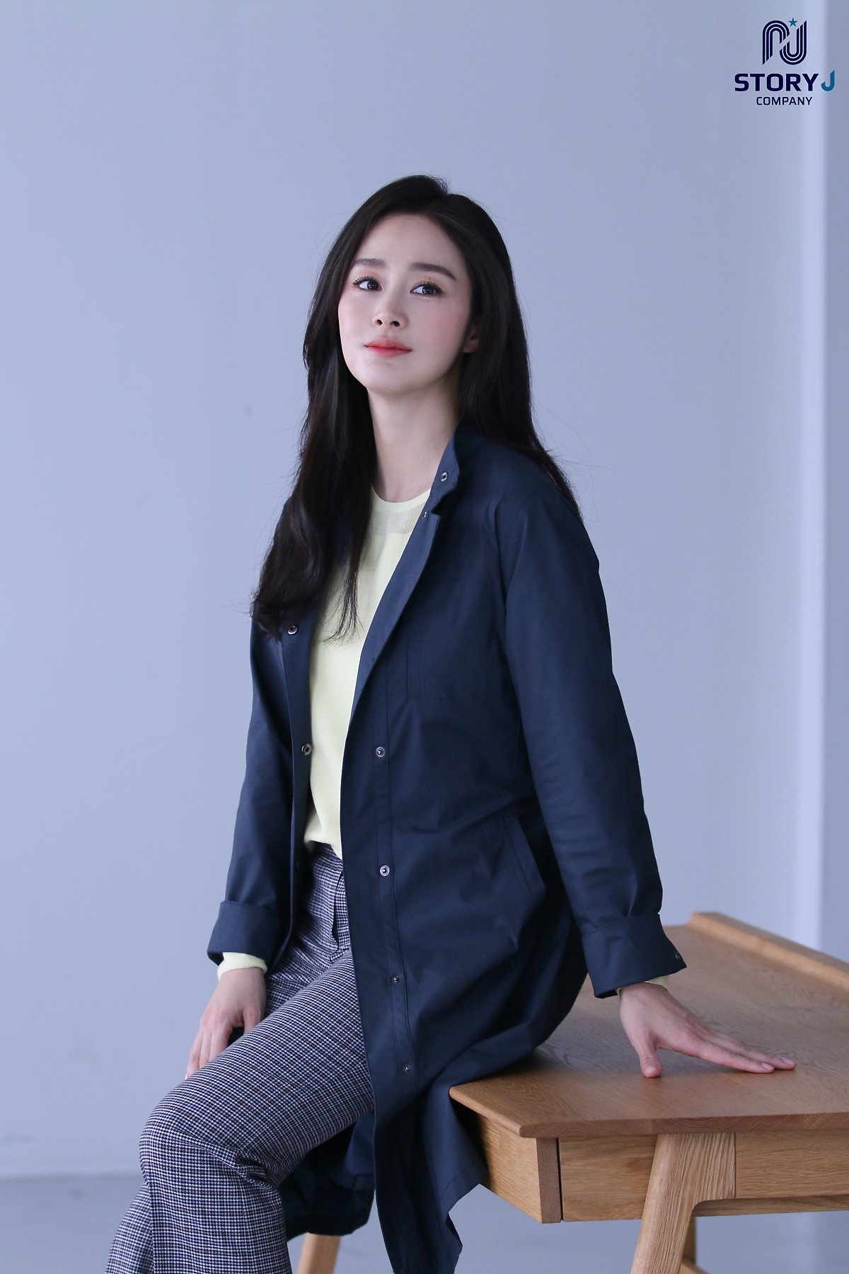 Kim Tae Hee tung bộ ảnh quảng cáo mới cực thanh lịch, duyên dáng