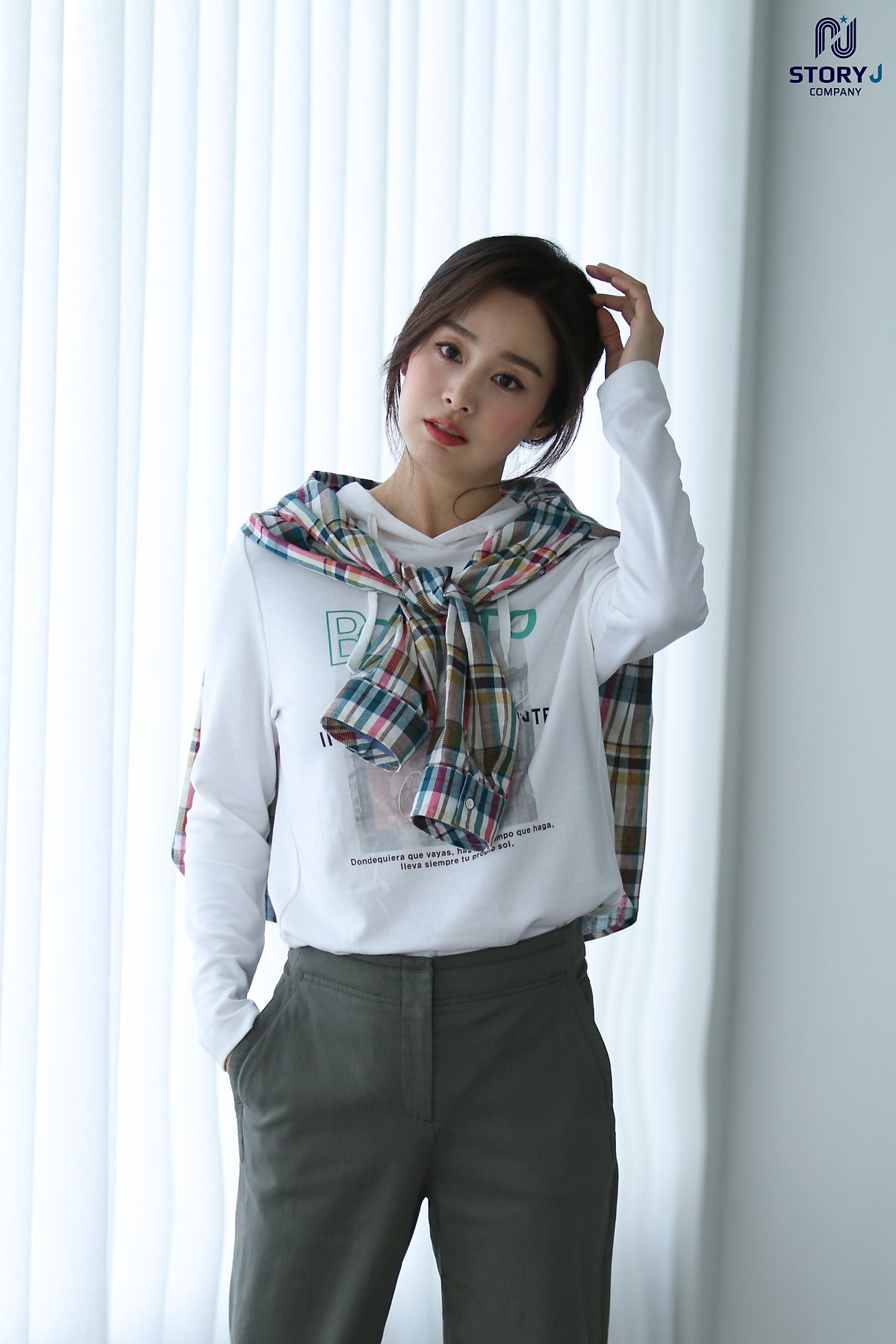 Kim Tae Hee tung bộ ảnh quảng cáo mới cực thanh lịch, duyên dáng