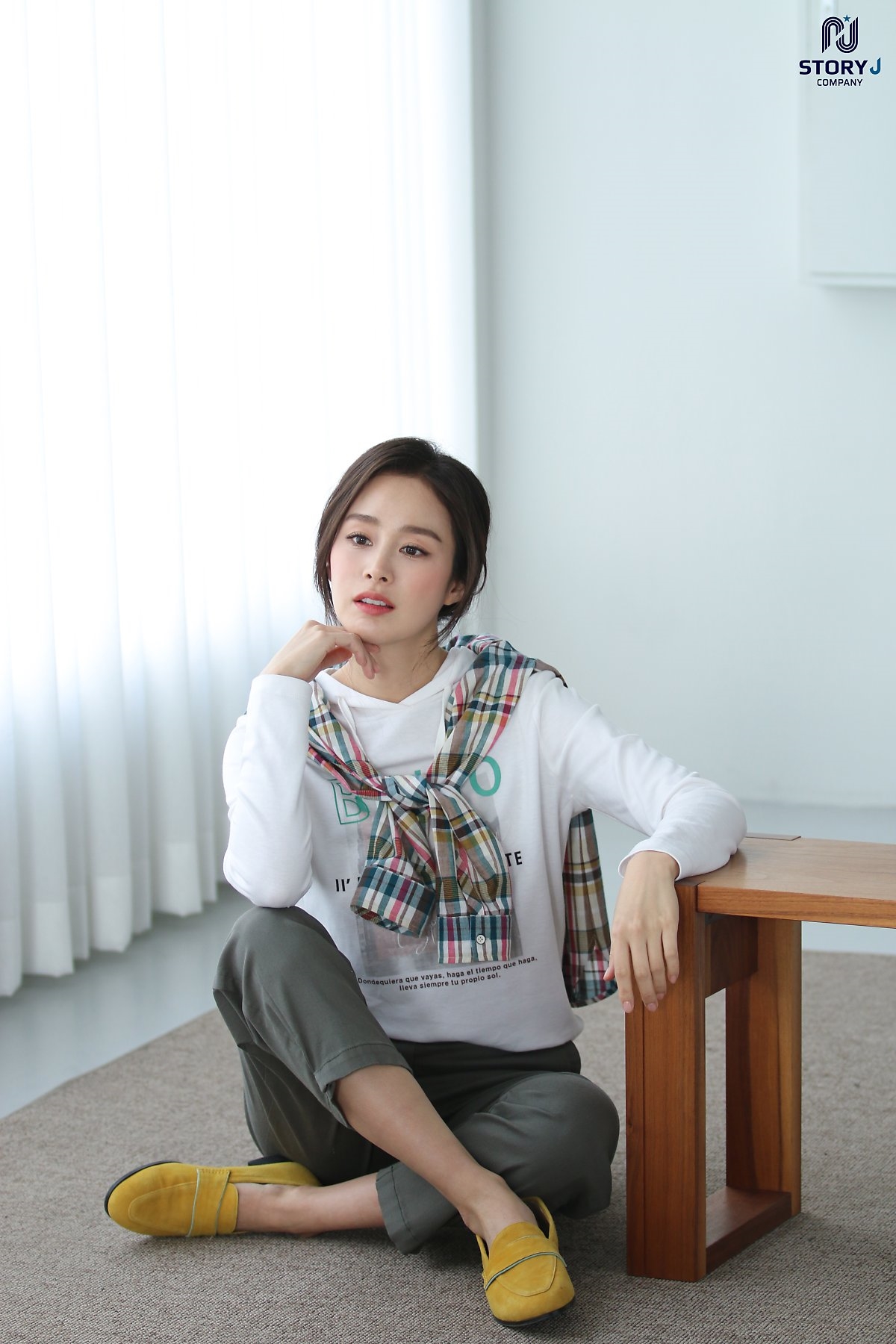 Kim Tae Hee tung bộ ảnh quảng cáo mới cực thanh lịch, duyên dáng