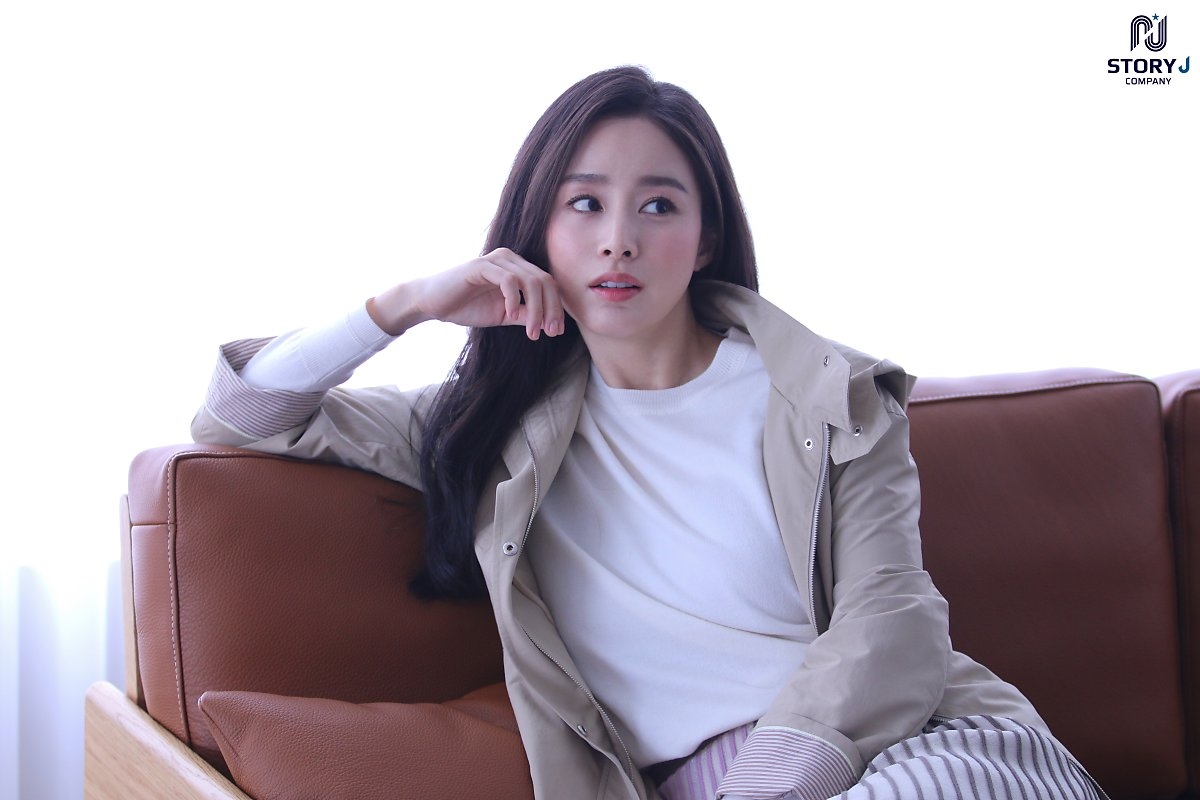 Kim Tae Hee tung bộ ảnh quảng cáo mới cực thanh lịch, duyên dáng