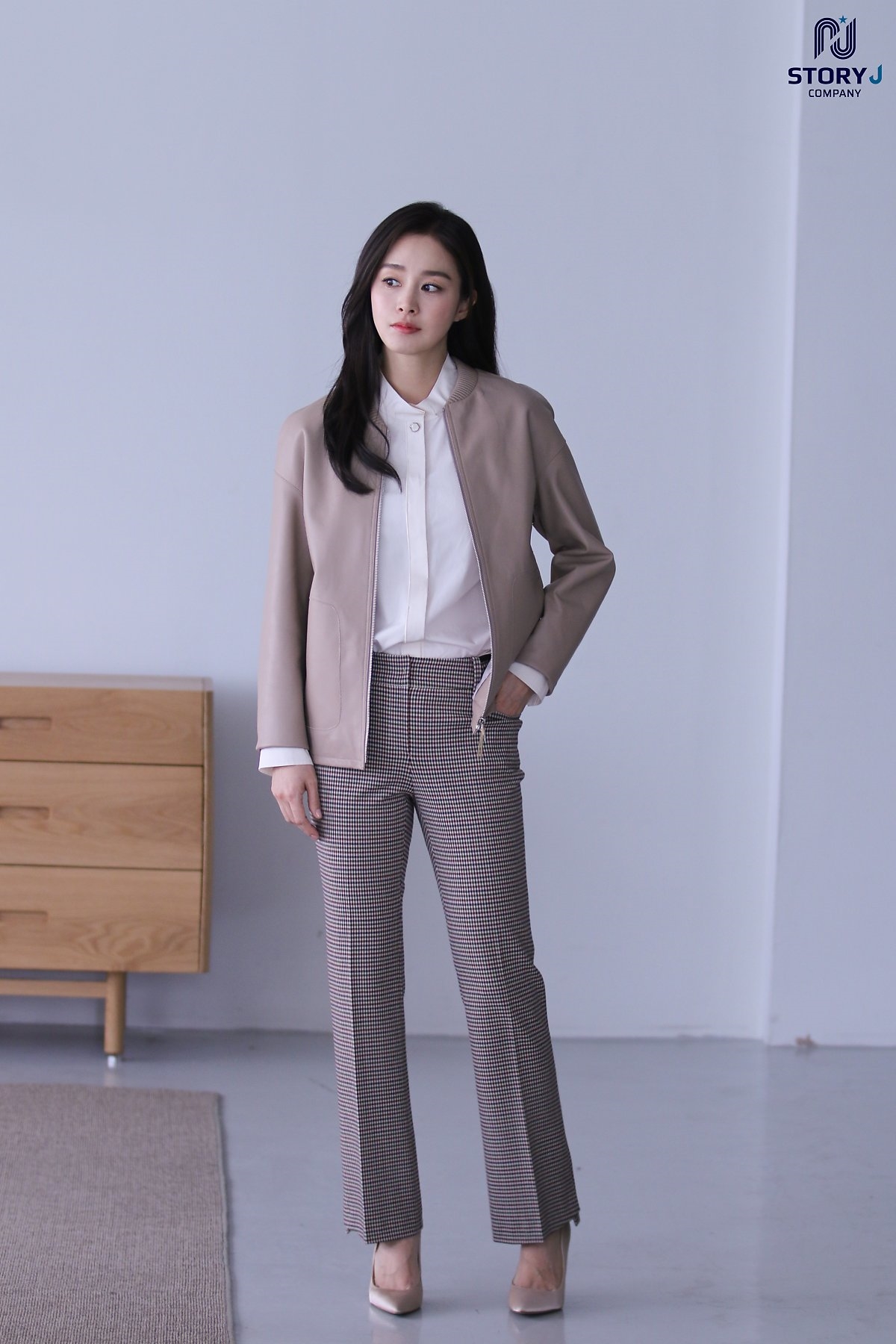 Kim Tae Hee tung bộ ảnh quảng cáo mới cực thanh lịch, duyên dáng