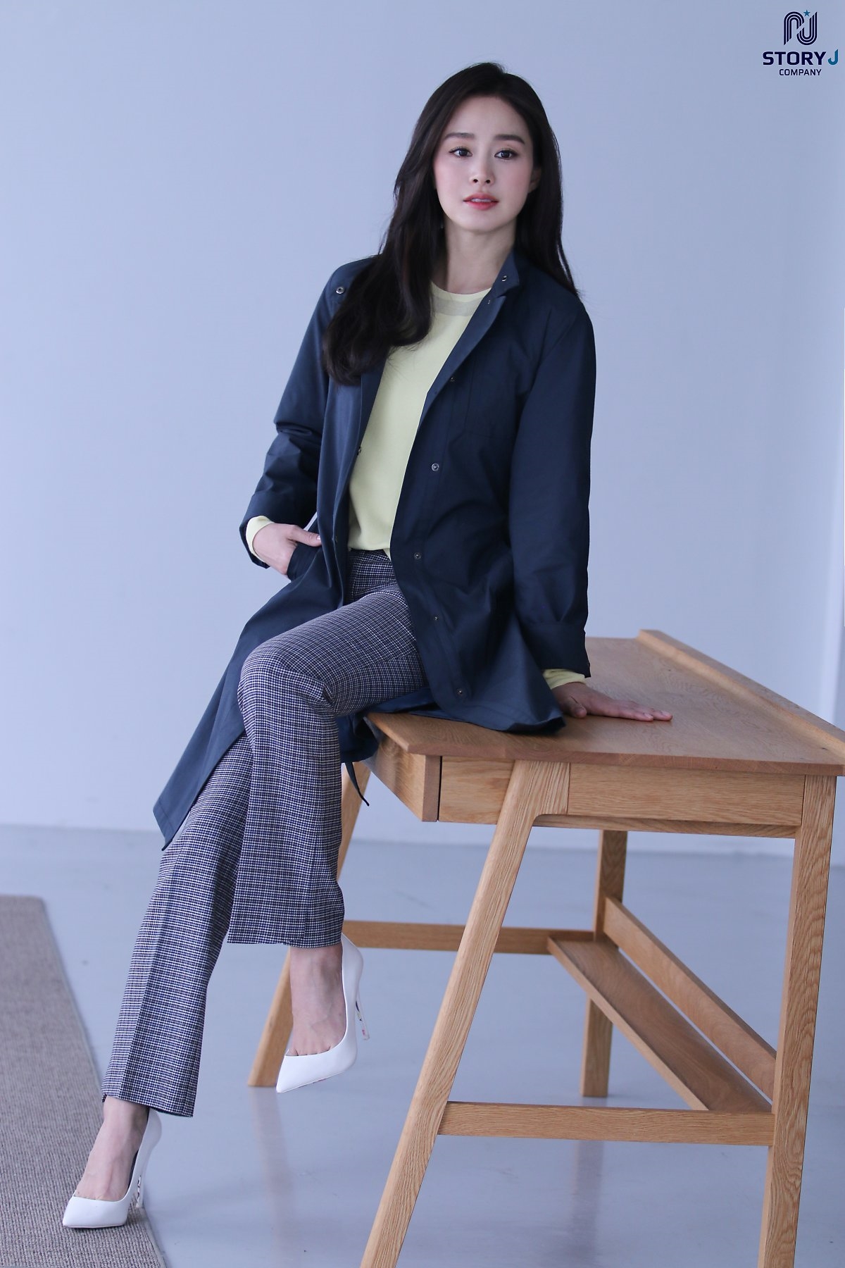 Kim Tae Hee tung bộ ảnh quảng cáo mới cực thanh lịch, duyên dáng