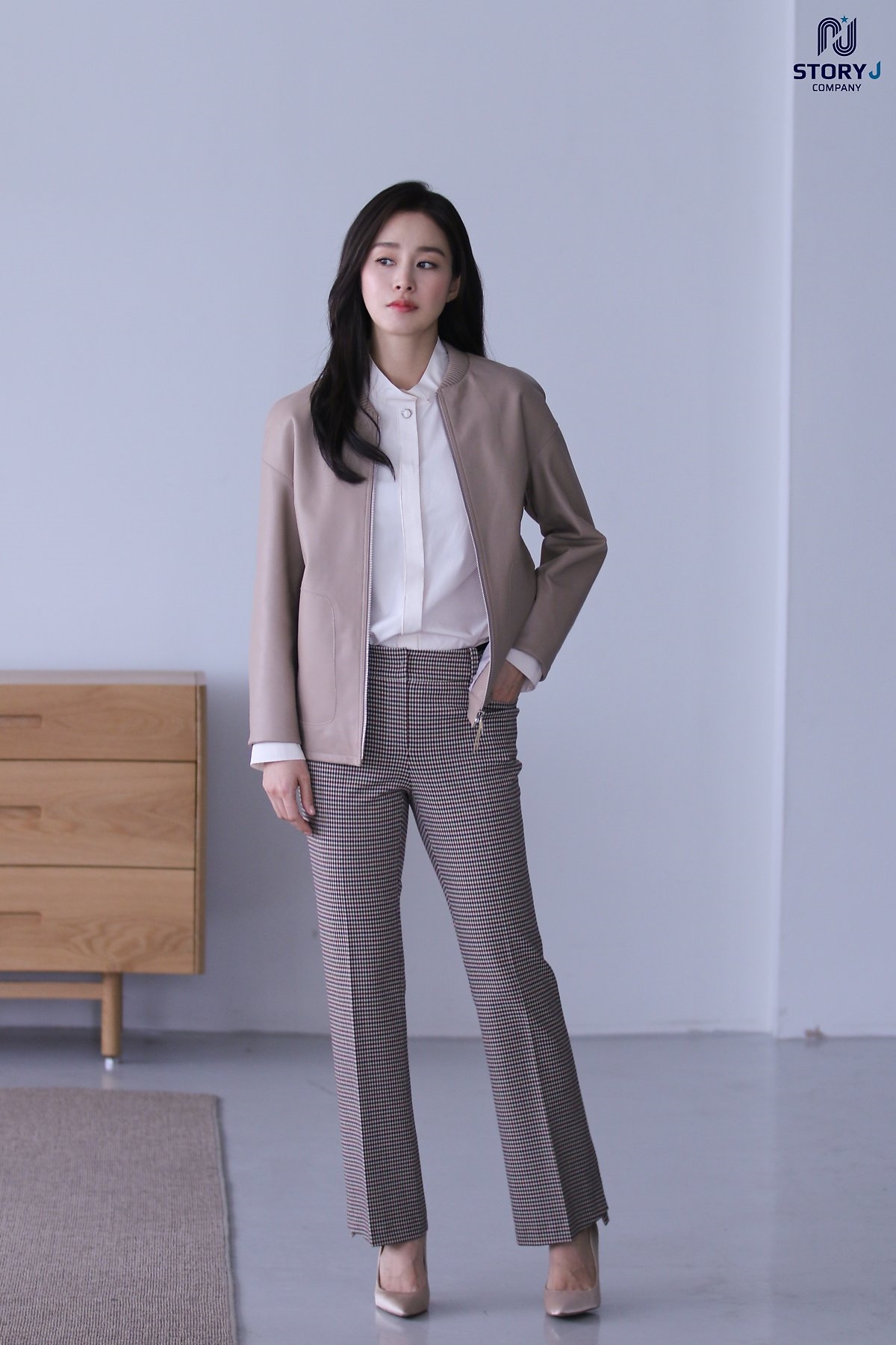 Kim Tae Hee tung bộ ảnh quảng cáo mới cực thanh lịch, duyên dáng