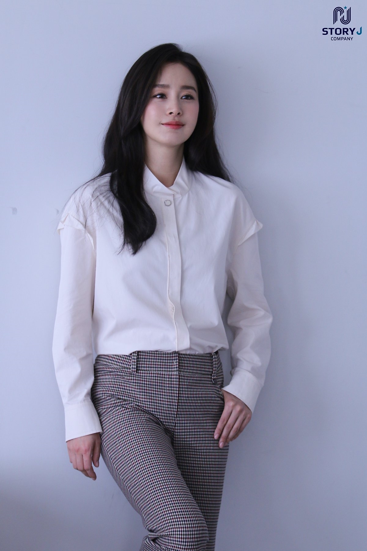 Kim Tae Hee tung bộ ảnh quảng cáo mới cực thanh lịch, duyên dáng
