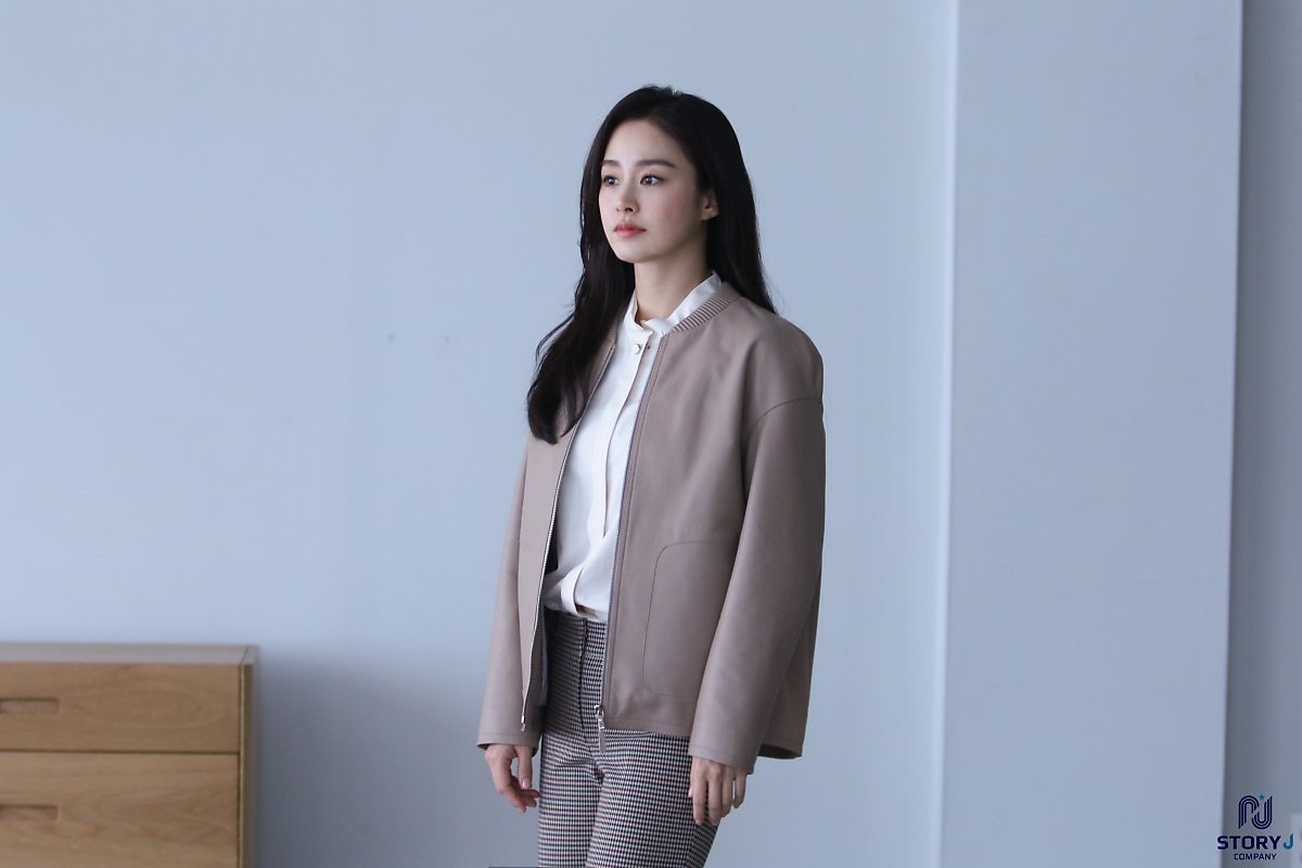 Kim Tae Hee tung bộ ảnh quảng cáo mới cực thanh lịch, duyên dáng