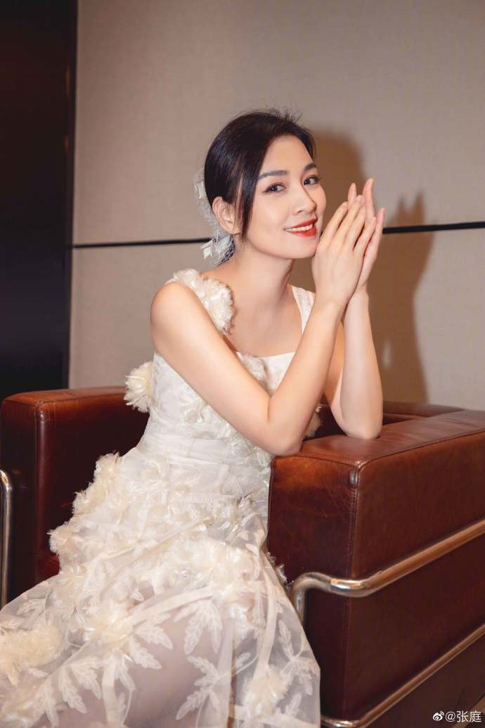 Trương Đình khoe nhan sắc thiếu nữ đôi mươi ở tuổi 50