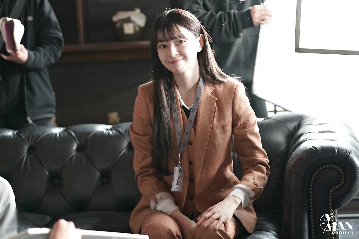 Nữ phụ “Itaewon Class” Kwon Na Ra khoe bộ ảnh hậu trường mới cực đẹp