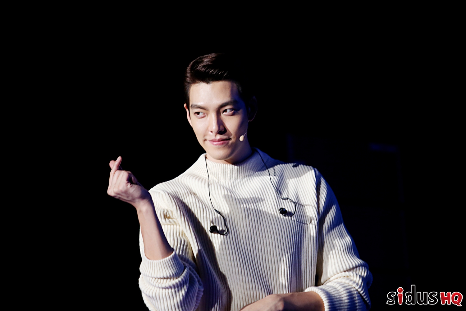 Kim Woo bin đóng góp tiền giúp đỡ trẻ em bị ung thư chống Corona