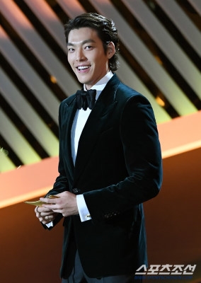 Kim Woo bin đóng góp tiền giúp đỡ trẻ em bị ung thư chống Corona
