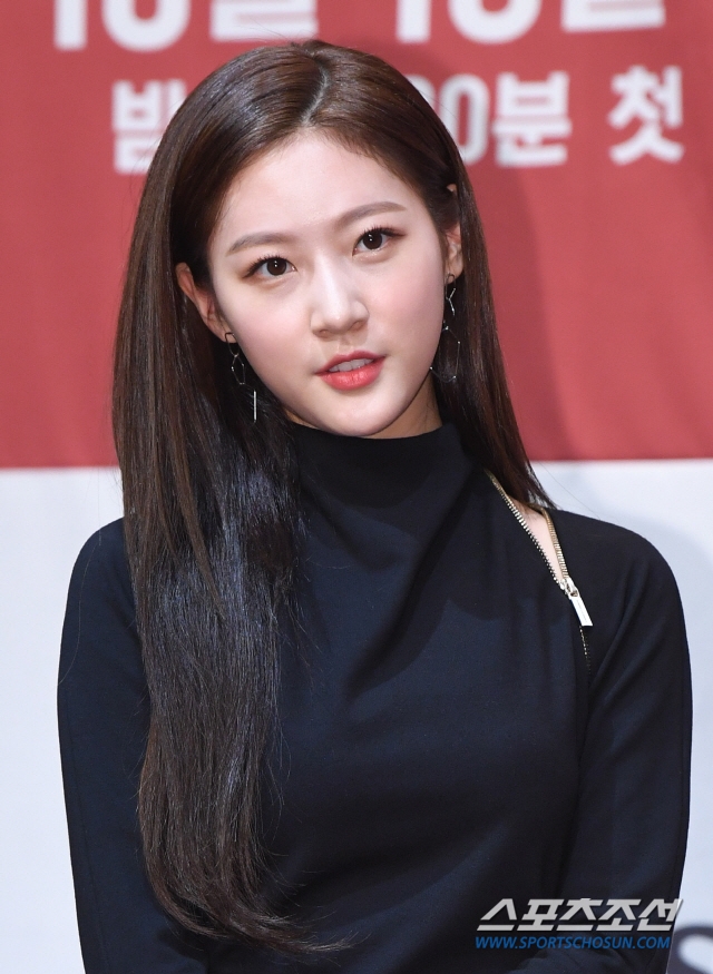 'School 2020' loại Ahn Seo Hyun để săn đón Kim Sae Ron đóng nữ chính?