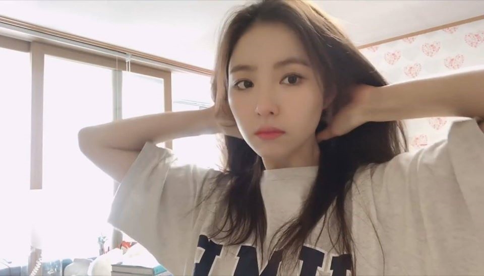 Shin Se Kyung gây 'sốt' với vẻ đẹp tiên tử trong loạt clip Vlog