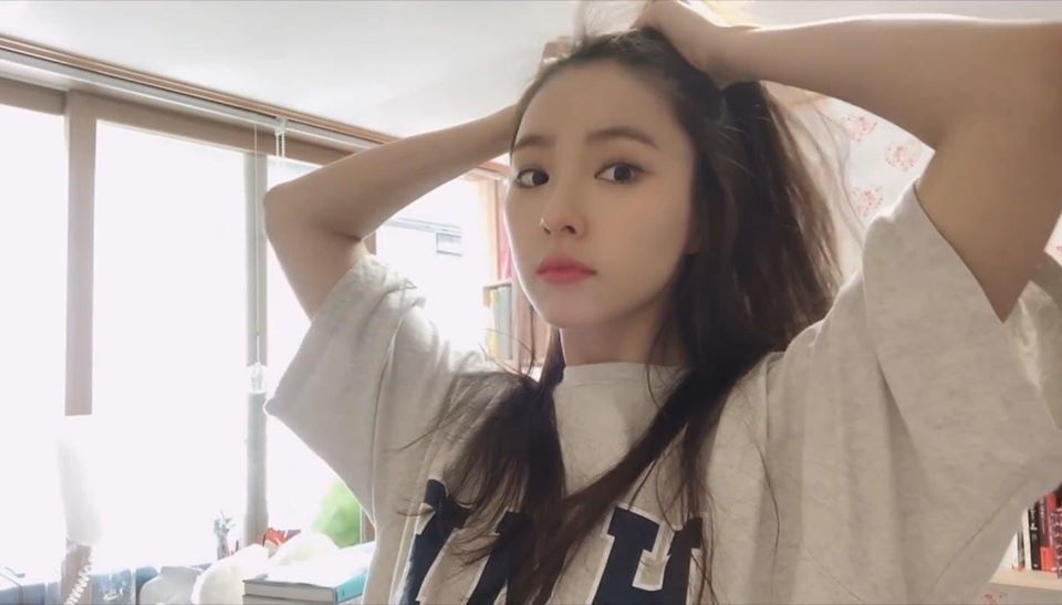 Shin Se Kyung gây 'sốt' với vẻ đẹp tiên tử trong loạt clip Vlog