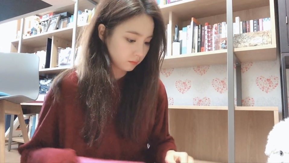 Shin Se Kyung gây 'sốt' với vẻ đẹp tiên tử trong loạt clip Vlog
