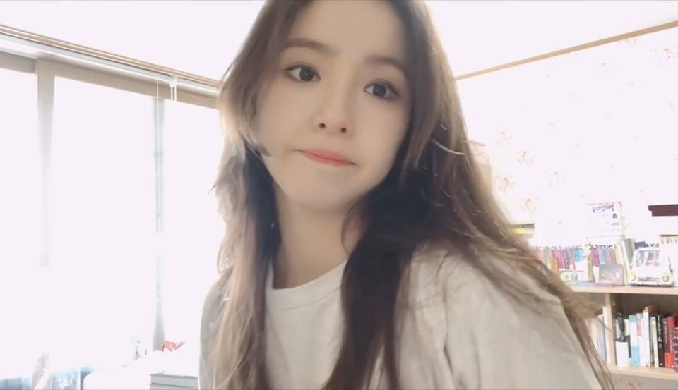 Shin Se Kyung gây 'sốt' với vẻ đẹp tiên tử trong loạt clip Vlog