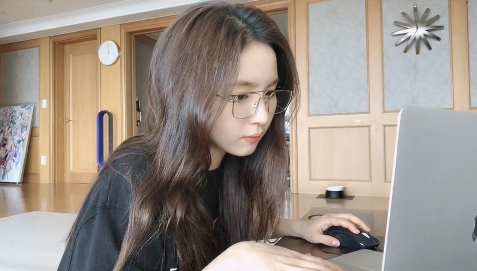 Shin Se Kyung gây 'sốt' với vẻ đẹp tiên tử trong loạt clip Vlog