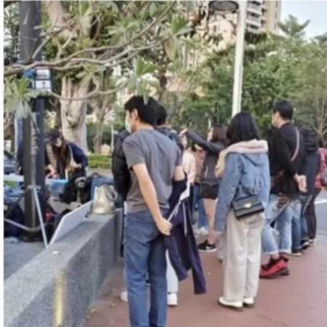 Lâm Tâm Như đáp trả cực gắt vì bị truyền thông tố không đeo khẩu trang