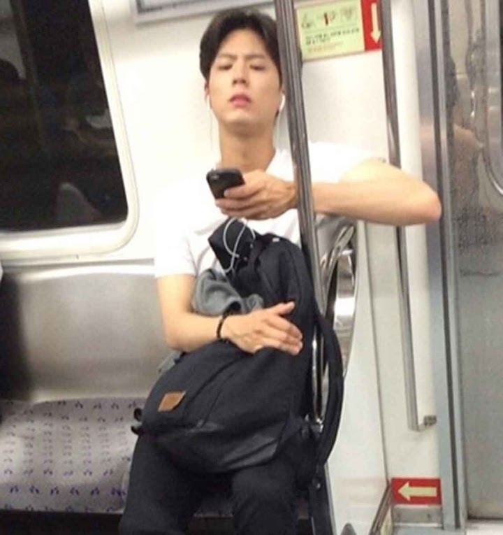 Park Bo Gum vẫn giữ thói quen đi tàu điện ngầm kể từ khi ra mắt