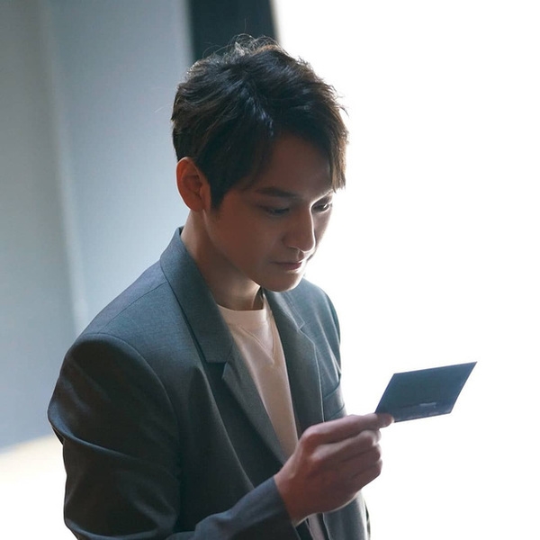 Kim Bum lần đầu khoe ảnh hậu xuất ngũ khiến fan mê mẩn