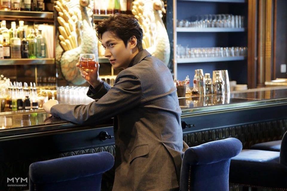 Lee Min Ho tung loạt ảnh mới khoe trọn ngoại hình cực phẩm